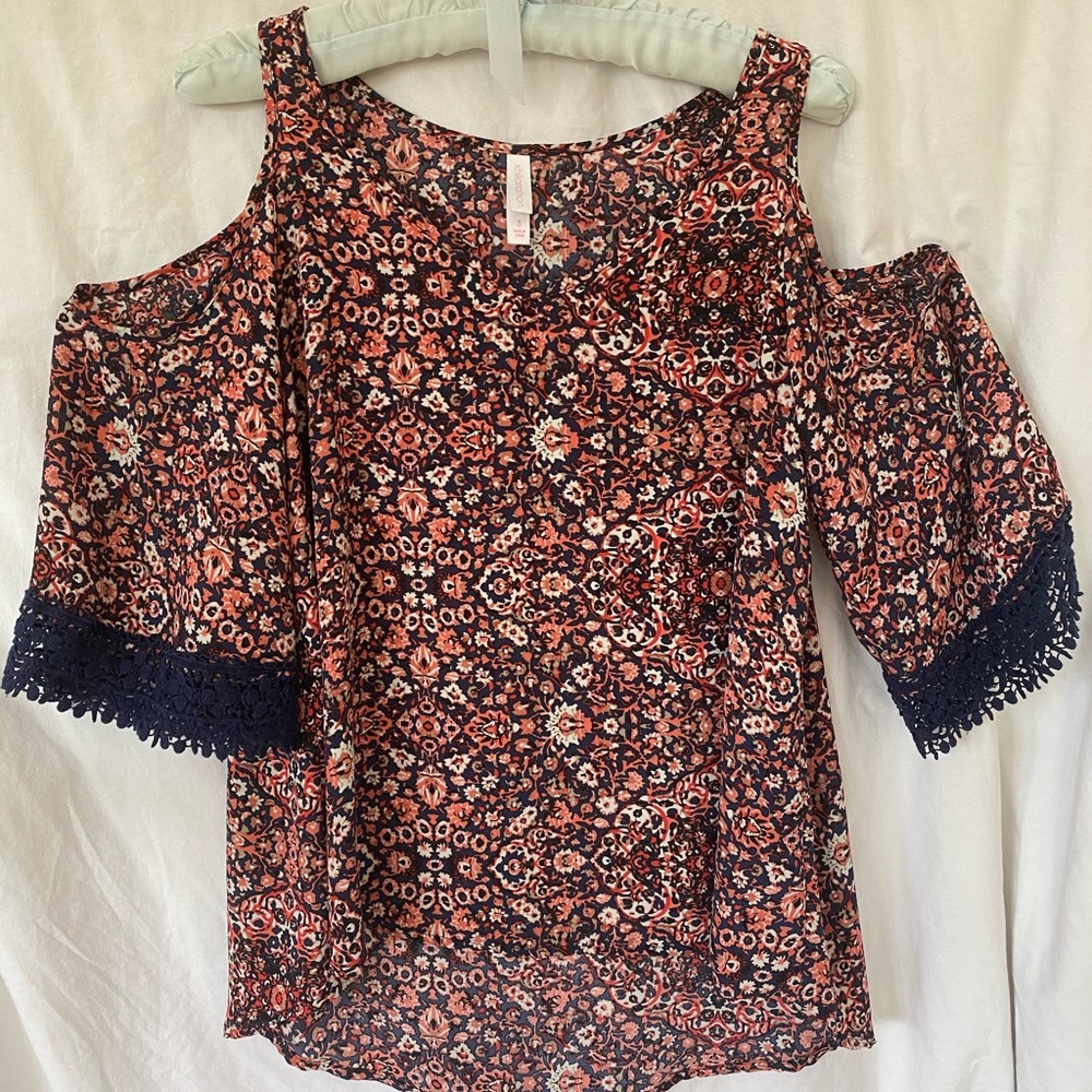 Size small women’s floral blouse